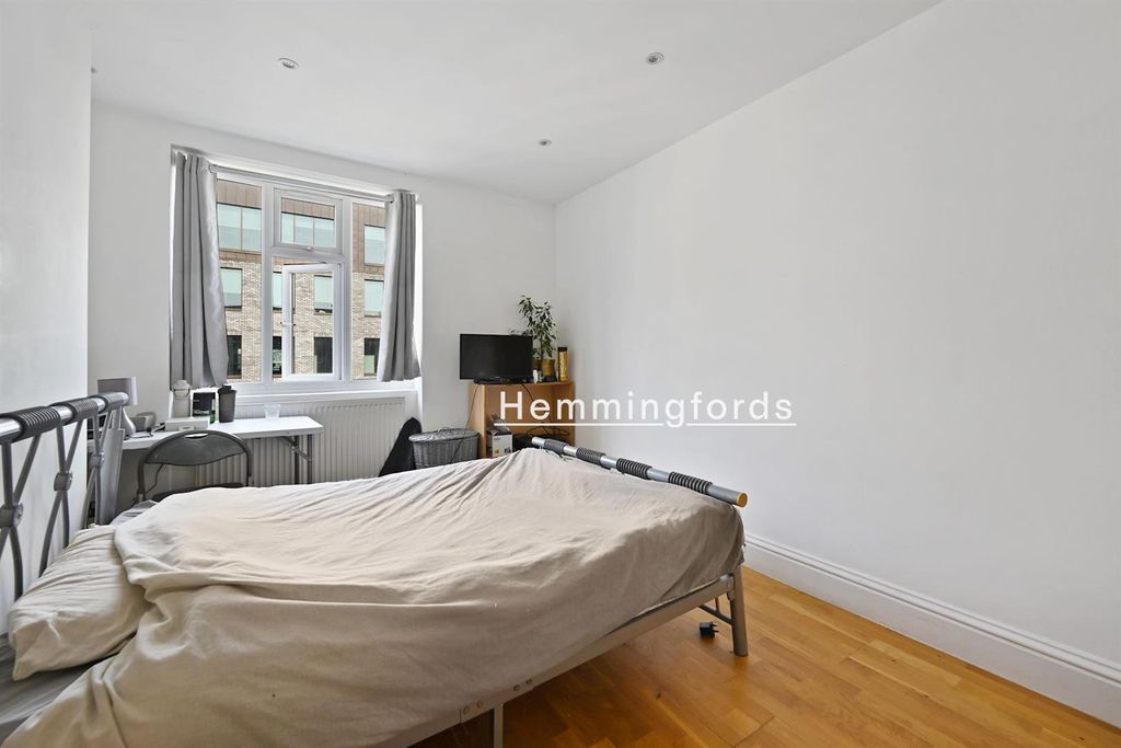 Property photo 3 of 13 04-050Egchems - Angel House - Bedroom 6- Original