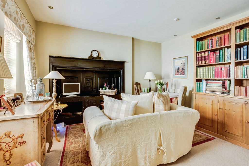 Property photo 2 of 9