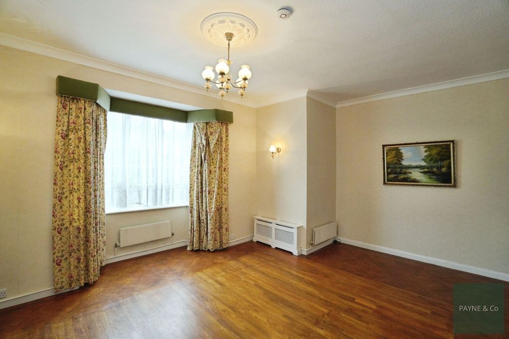 Property photo 3 of 27