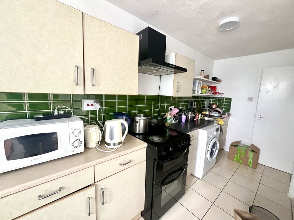 Property photo 3 of 9 Dining Kitchen