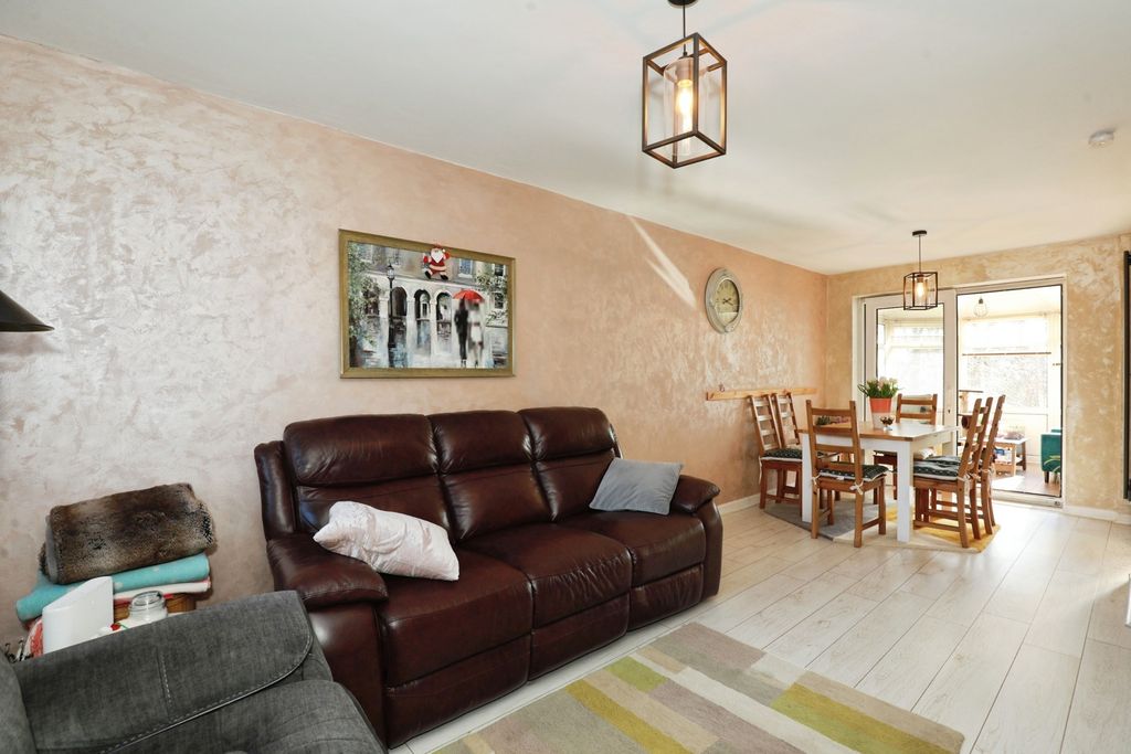 Property photo 2 of 19 Pbox-Img.Jpg