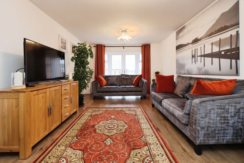 Property photo 2 of 22 Lounge