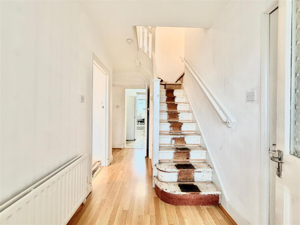 Property photo 3 of 21 Lavender Avenue 9.Jpg