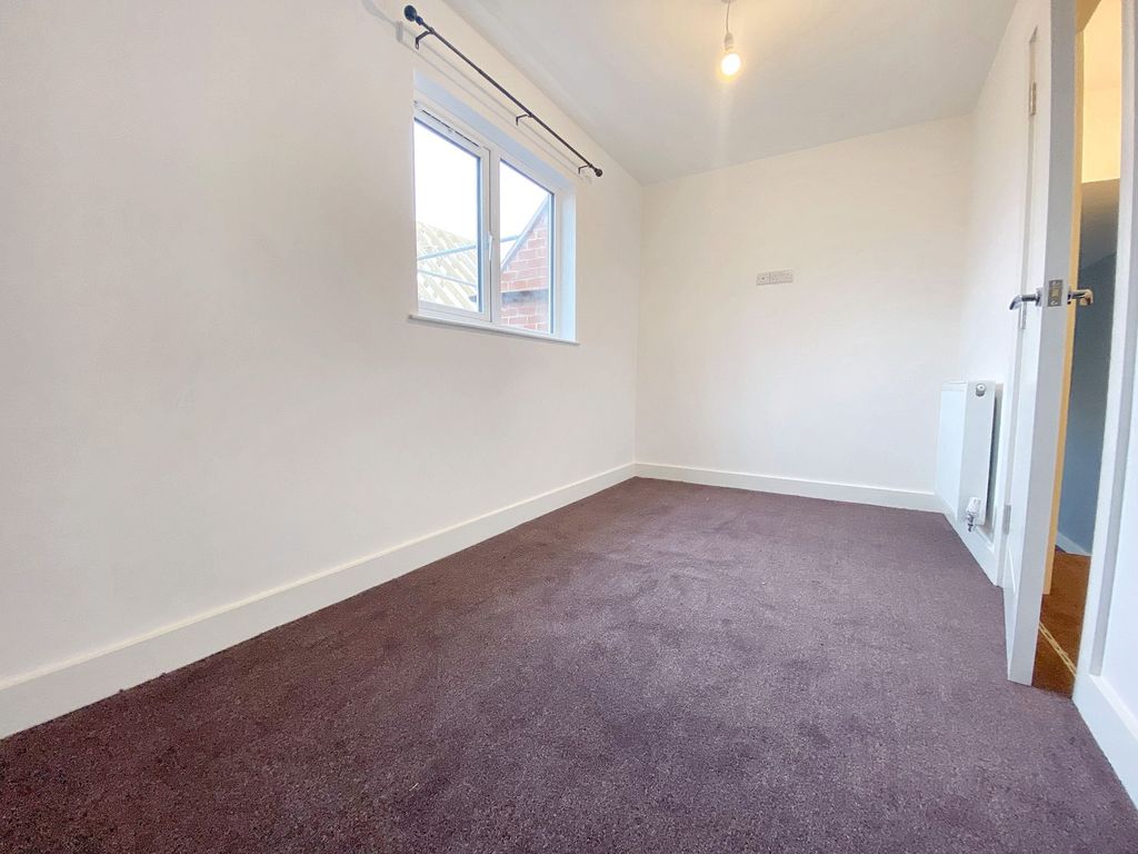 Property photo 2 of 5 Bedroom