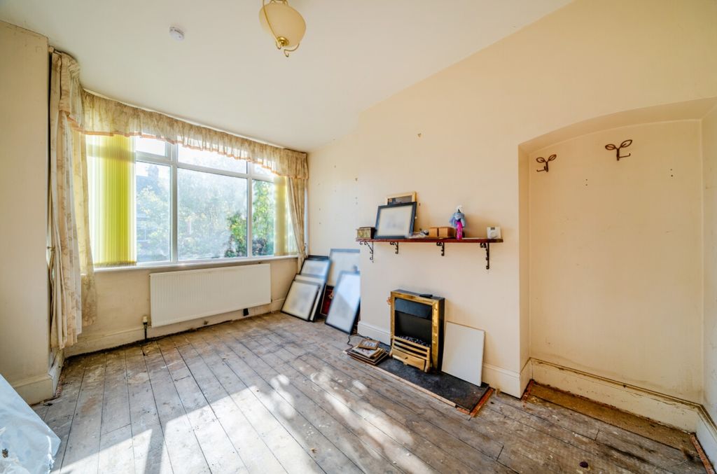 Property photo 3 of 10 1535925-10-1A144769d3Aec