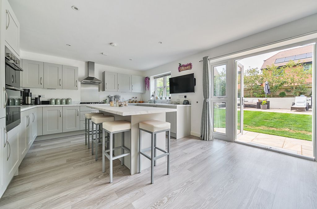 Property photo 1 of 19 1331215-4-6883562...