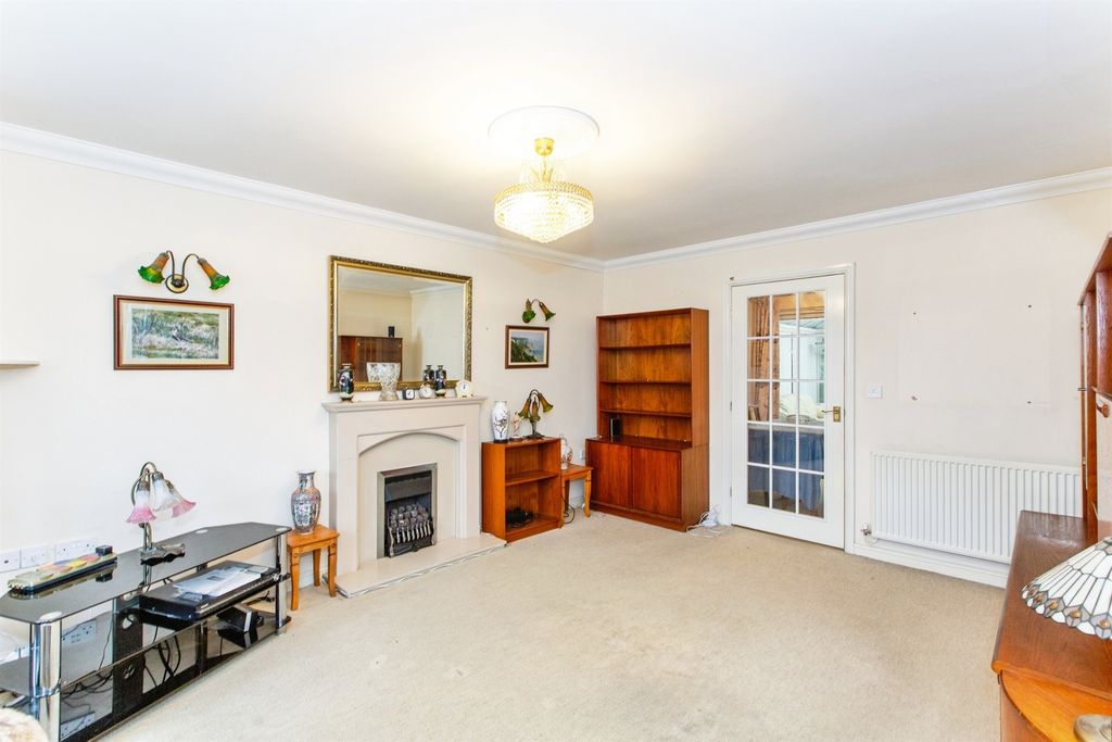 Property photo 2 of 21