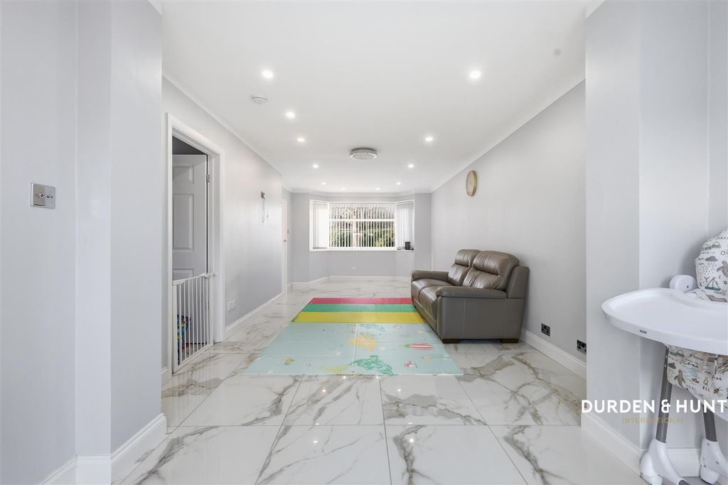 Property photo 3 of 17 Magazine Farm Way