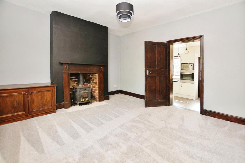 Property photo 3 of 15 Lounge