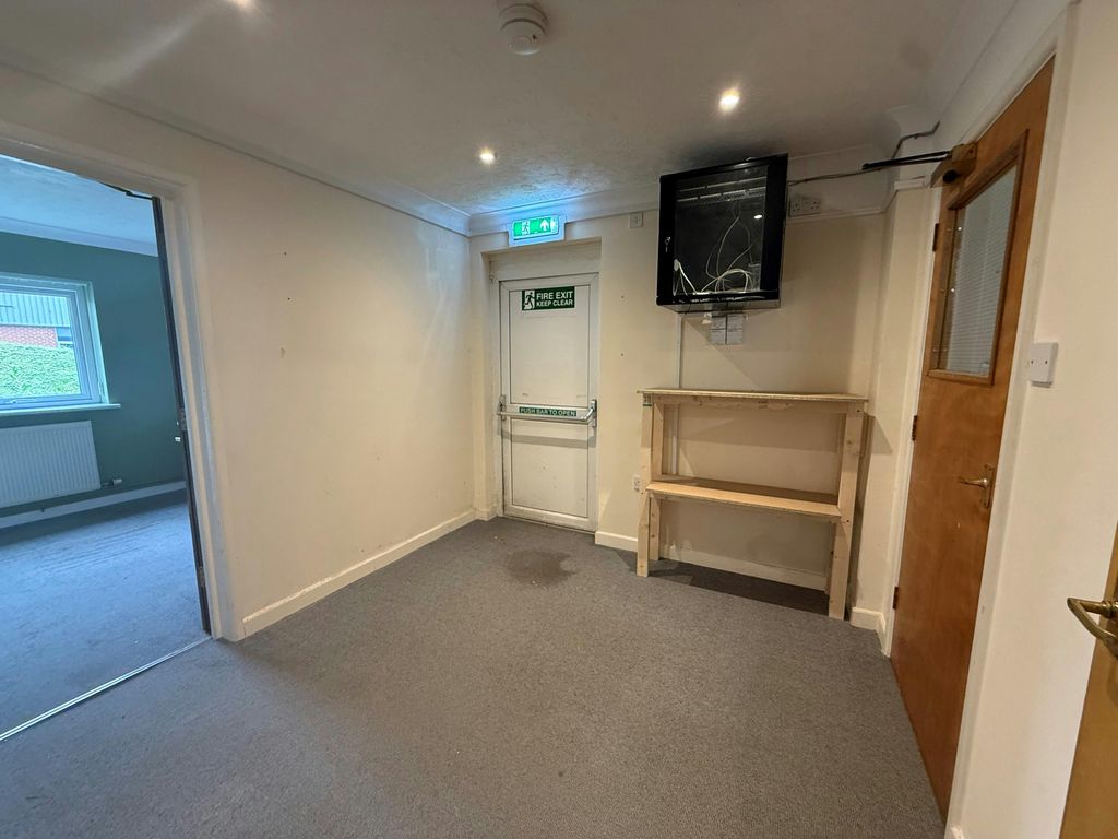 Property photo 3 of 11 2.Jpg