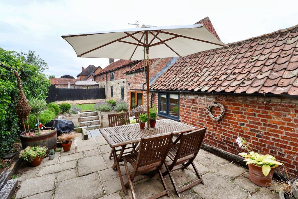 Property photo 2 of 29 Rear Garden Bright