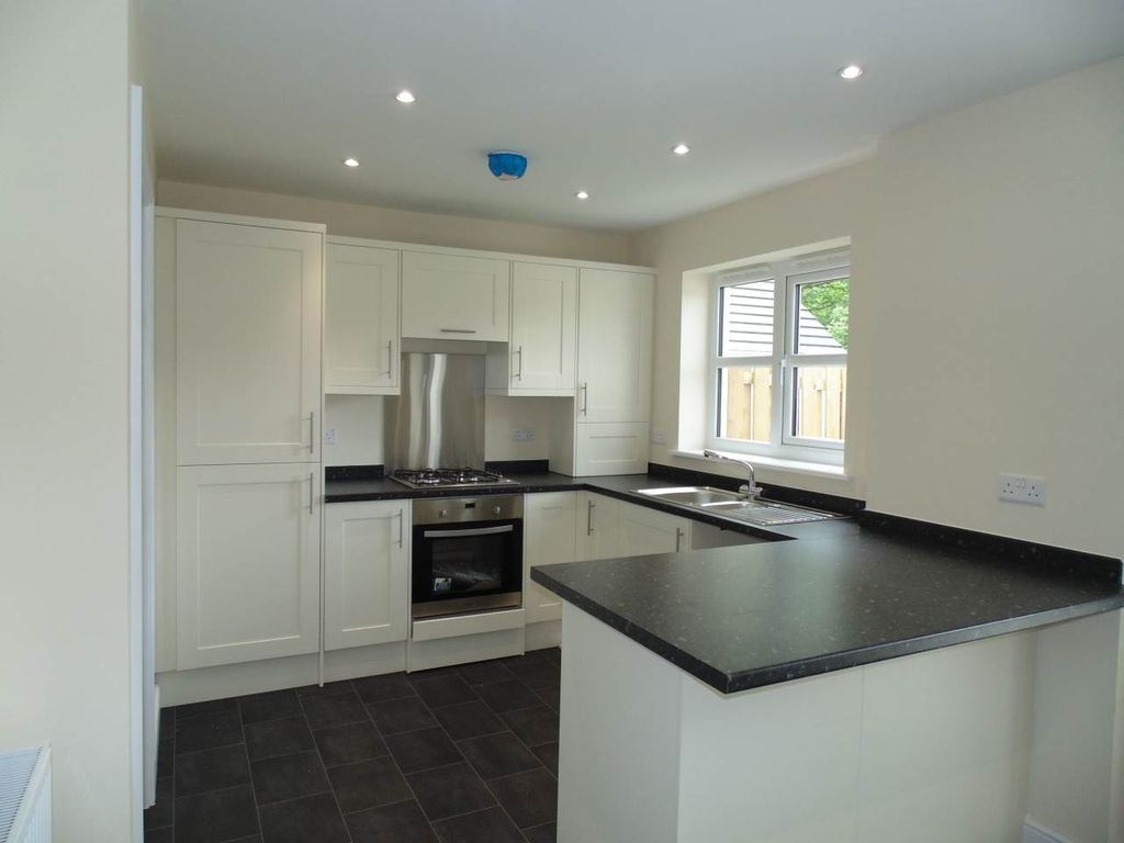 Property photo 3 of 16 Kitchen