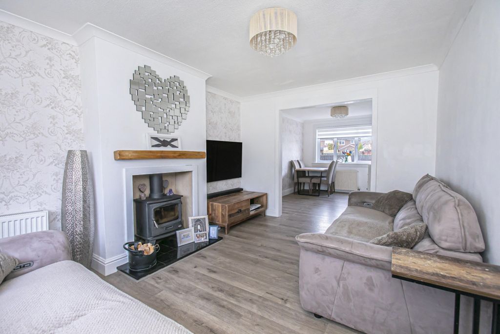 Property photo 2 of 28