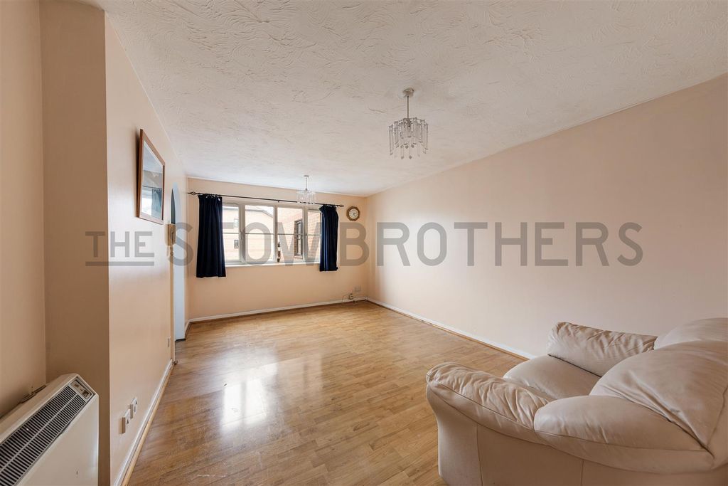 Property photo 2 of 12