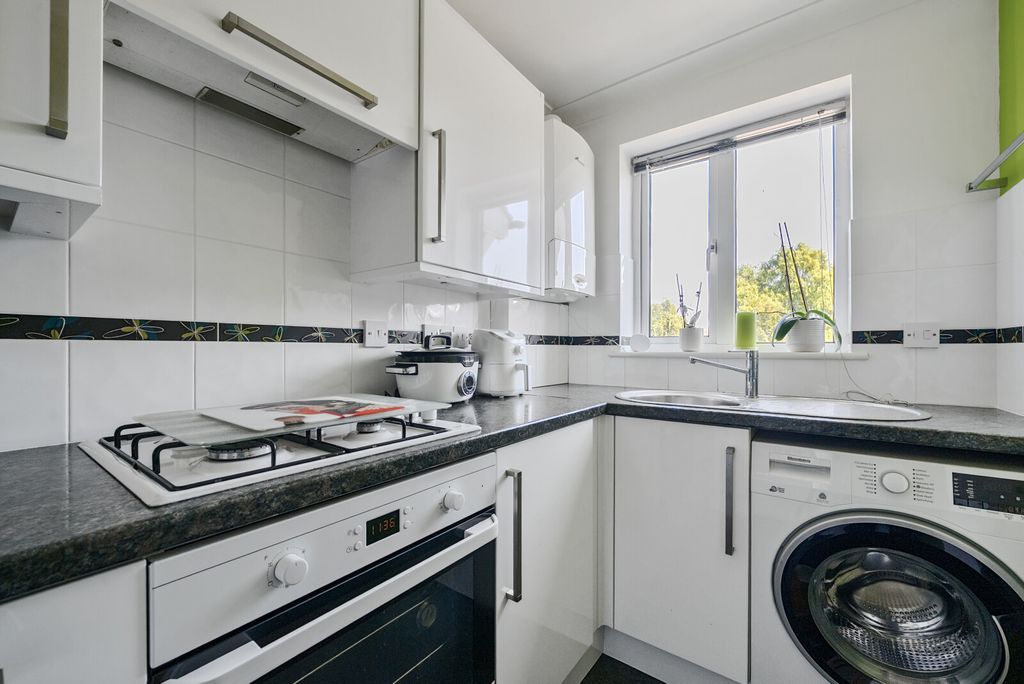 Property photo 2 of 23 1335677-8-689F162...