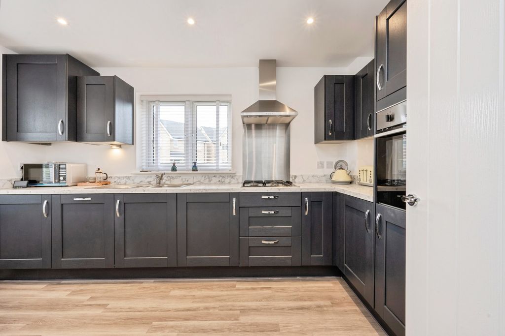 Property photo 3 of 17 Photo