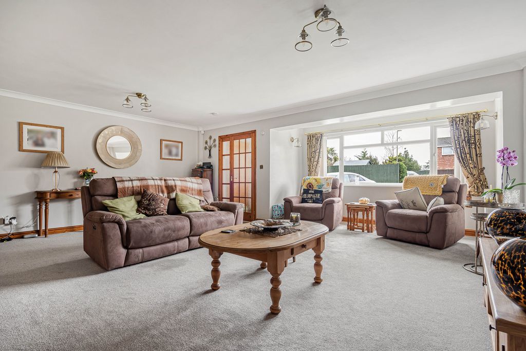 Property photo 2 of 28