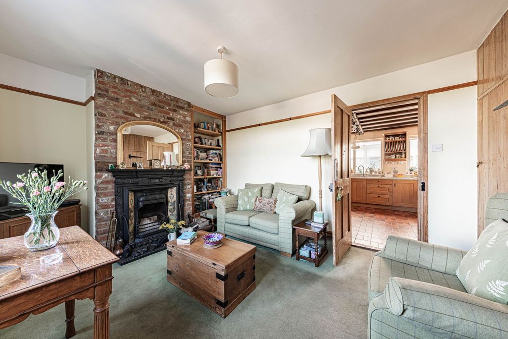 Property photo 2 of 28 Living Room (1)