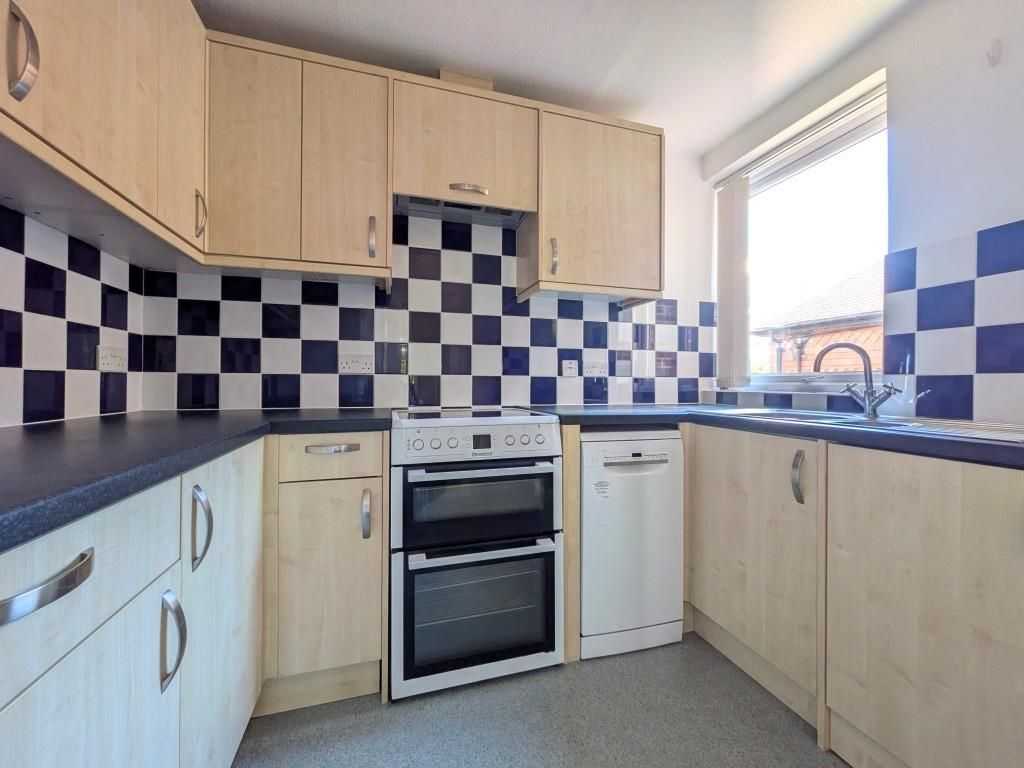 Property photo 3 of 11 Kitchen 1.Jpg