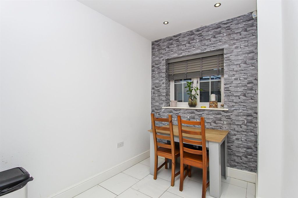 Property photo 3 of 10 Kitchen/Diner