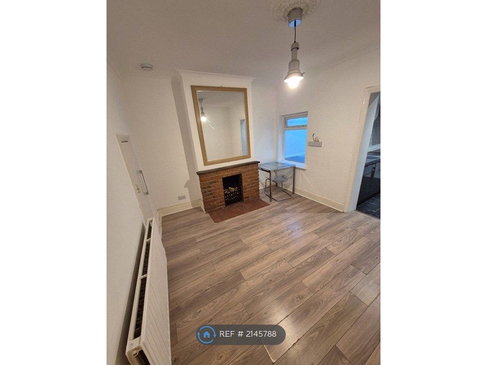 Property photo 2 of 27 Lounge