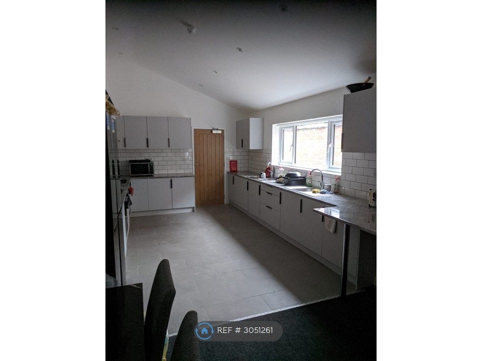 Property photo 2 of 33