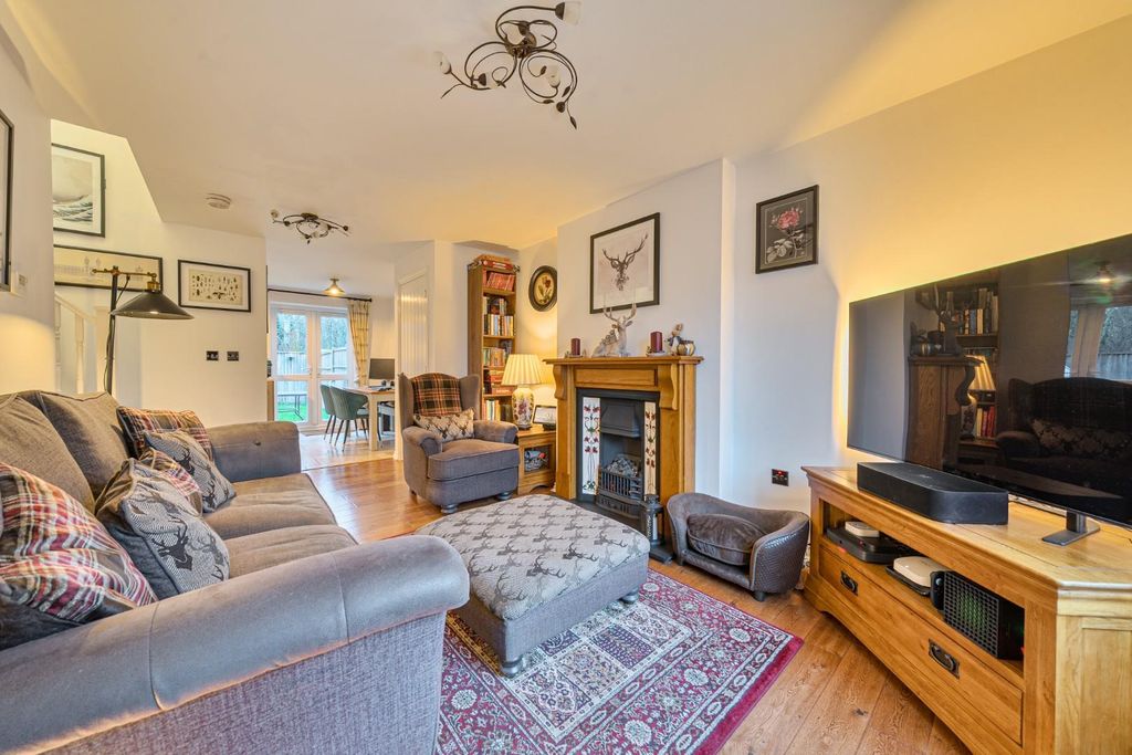 Property photo 3 of 11 Living Room