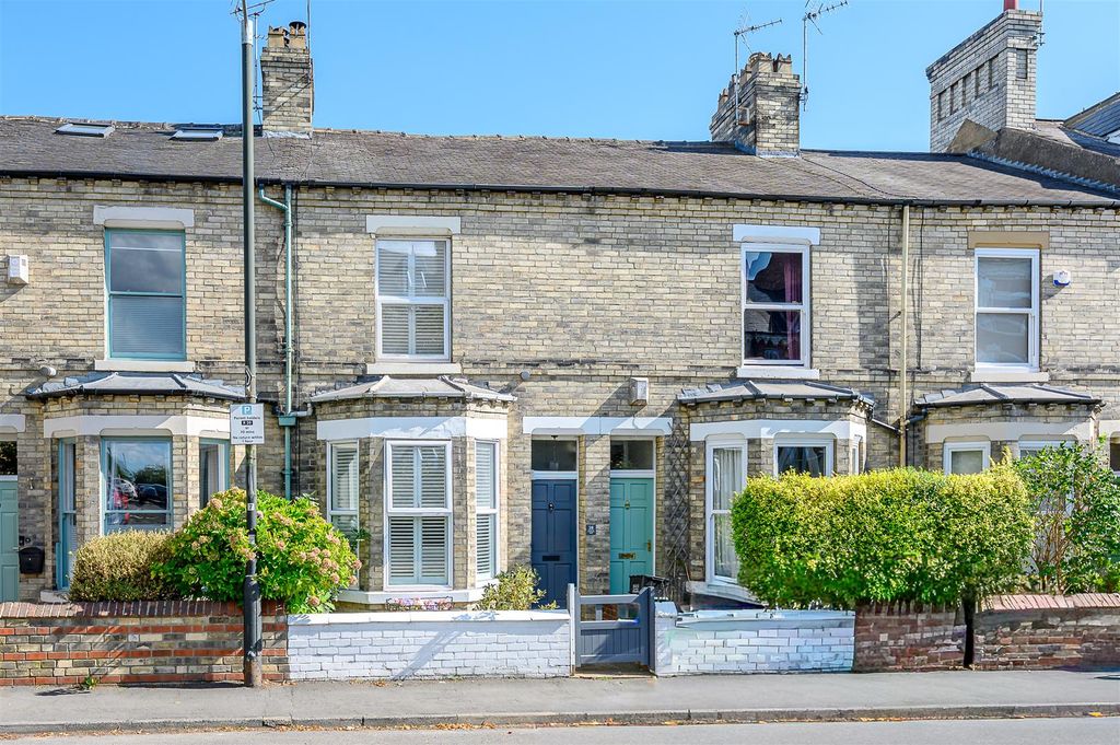 Property photo 1 of 20 Front