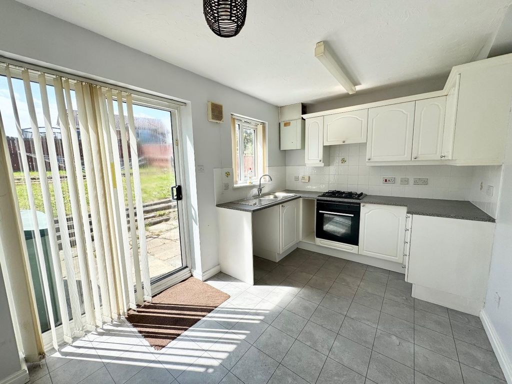 Property photo 3 of 8 Kitchen