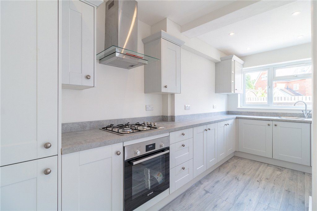 Property photo 2 of 8 Kitchen Pinewood