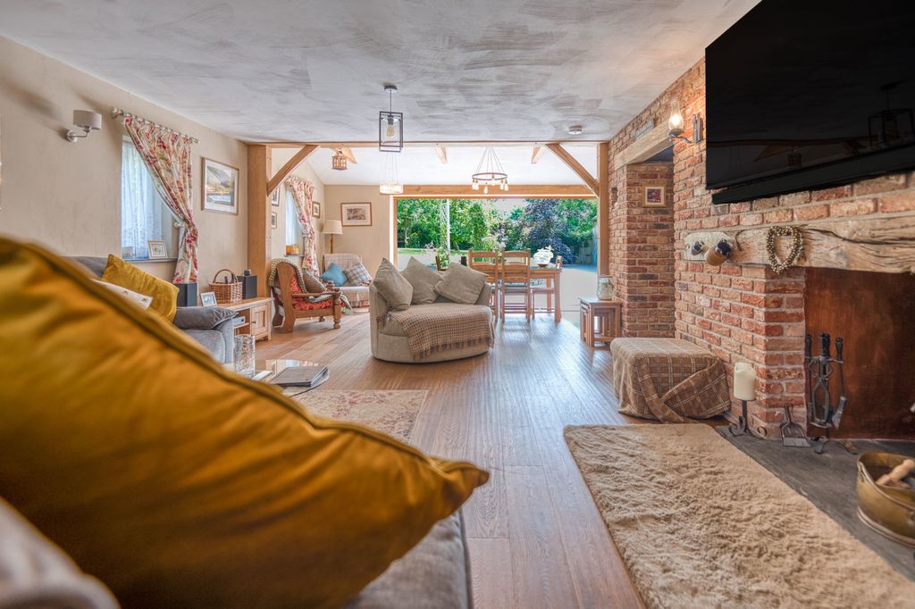 Property photo 2 of 39