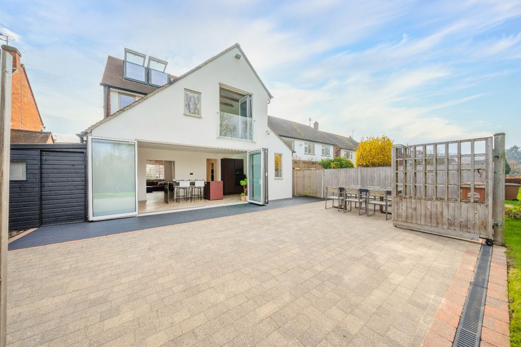 Property photo 2 of 24 4935582