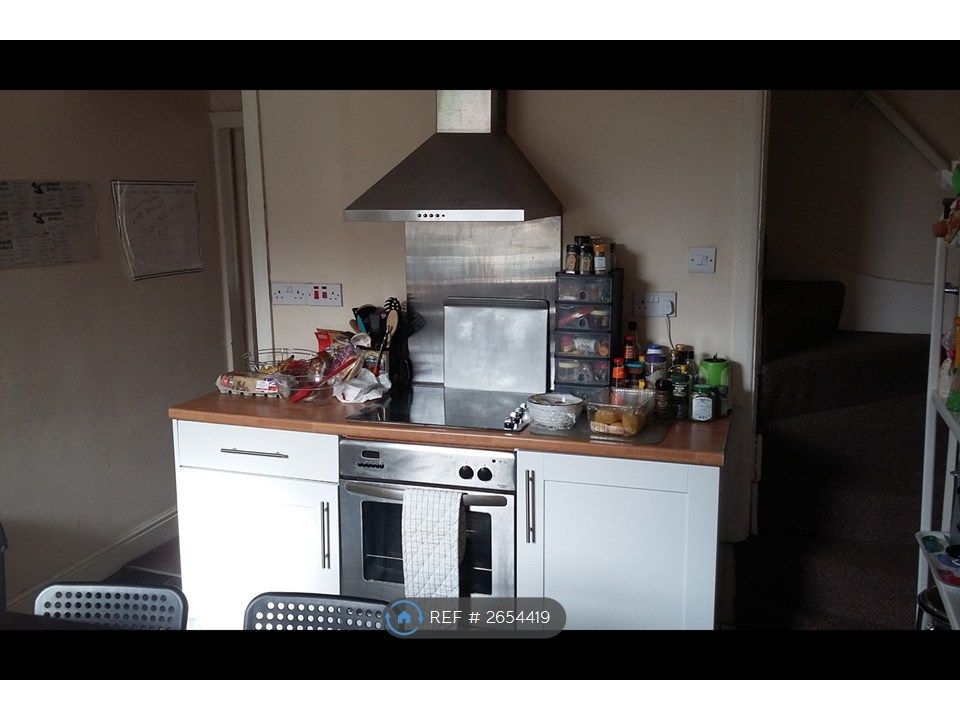 Property photo 3 of 10 Kitchen