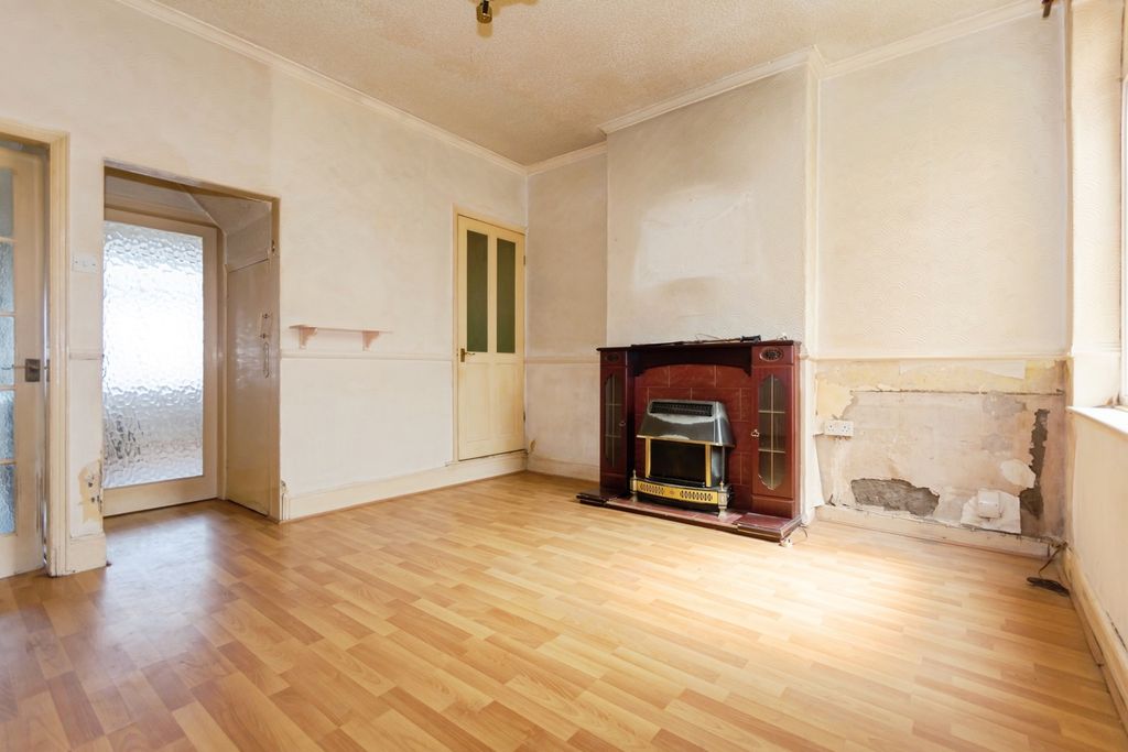 Property photo 2 of 17 Photo