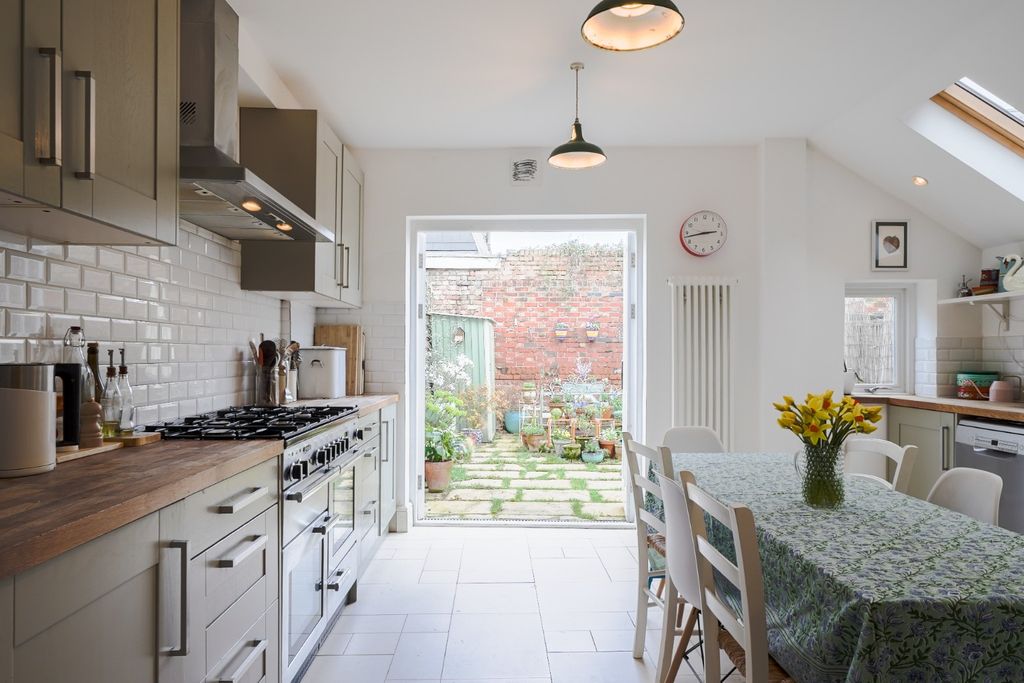Property photo 2 of 30 4987322