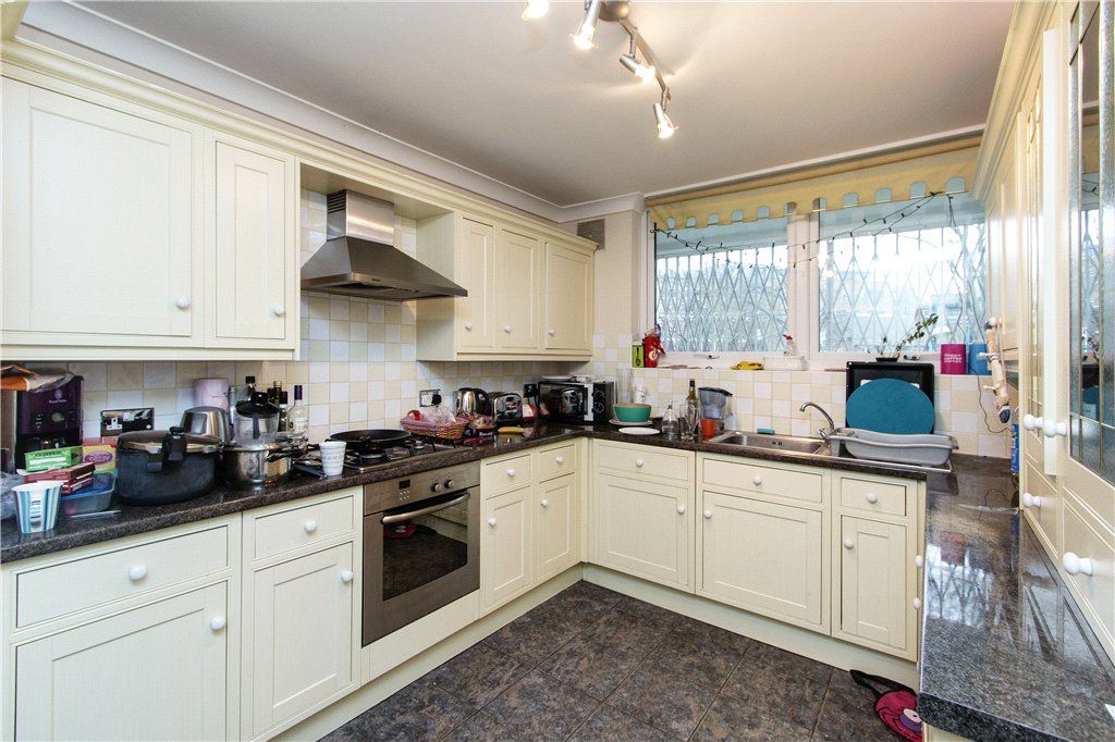 Property photo 2 of 9 Kitchen