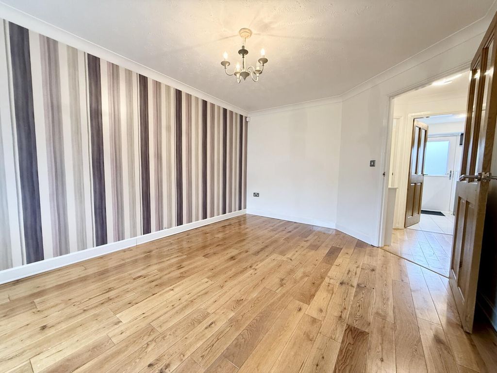 Property photo 3 of 17 Living Room