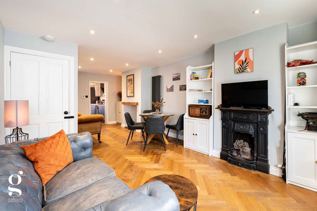 Property photo 2 of 24