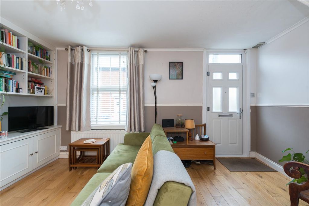 Property photo 2 of 9