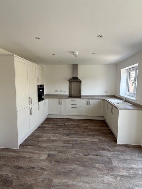 Property photo 3 of 10 Kitchen