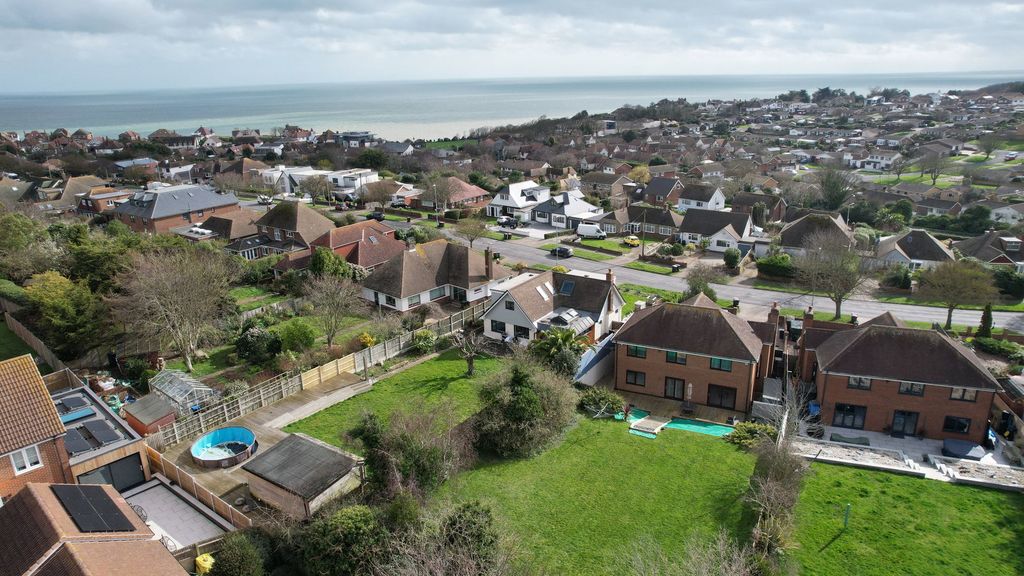 Property photo 2 of 27