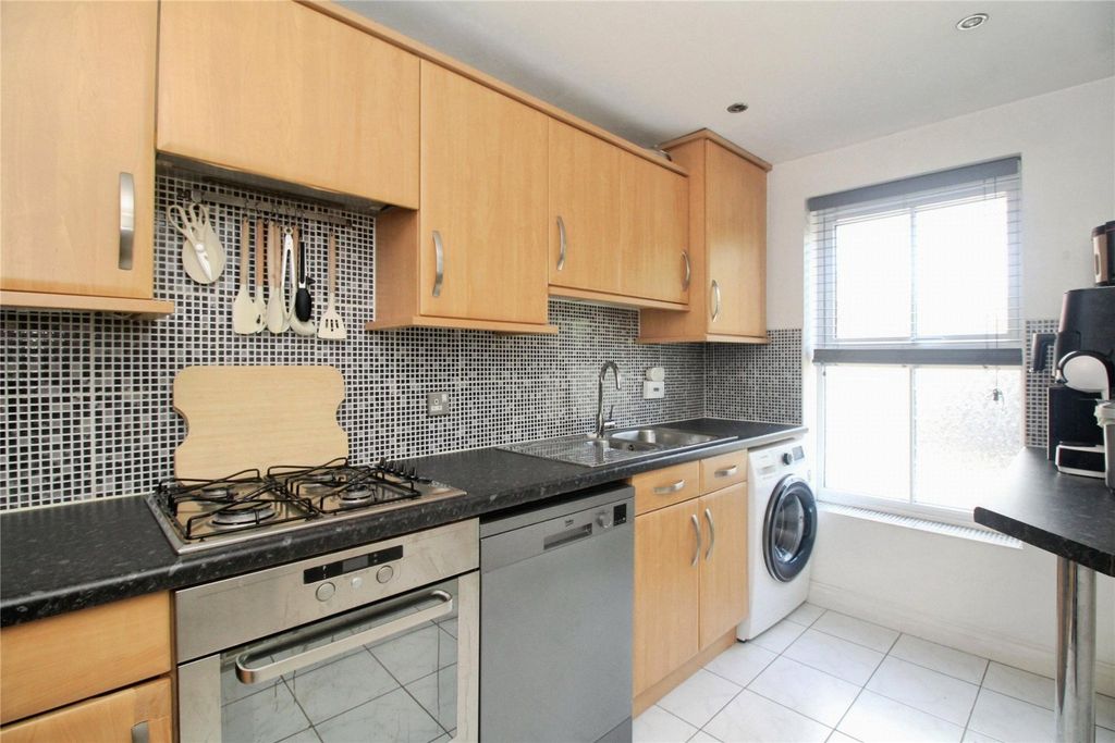 Property photo 3 of 11 Breakfast Kitchen