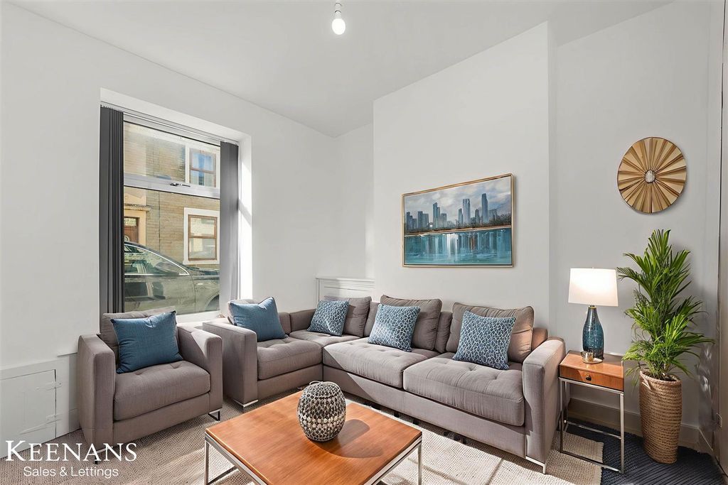 Property photo 2 of 26 Udp9Dp677Kc1Upfi4Fkzza - Living Room - Modern - 5.