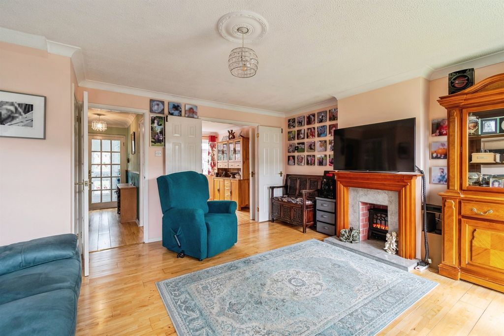 Property photo 3 of 33