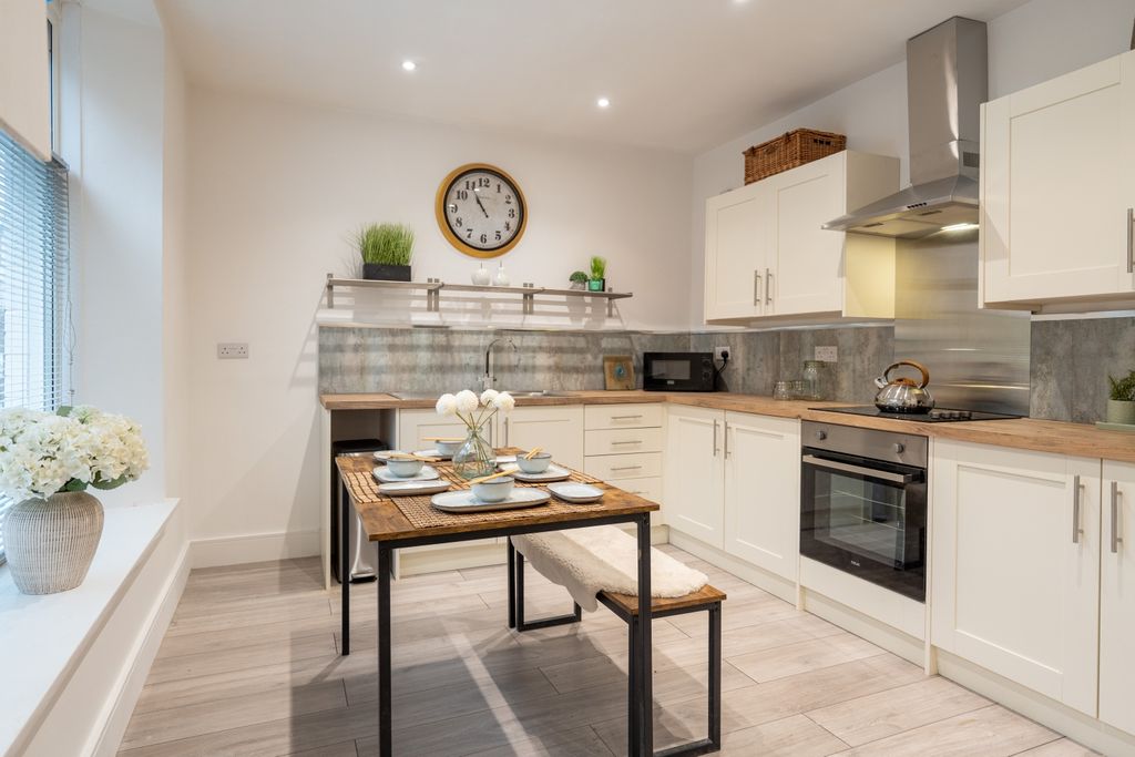 Property photo 2 of 23 Queens Road-22