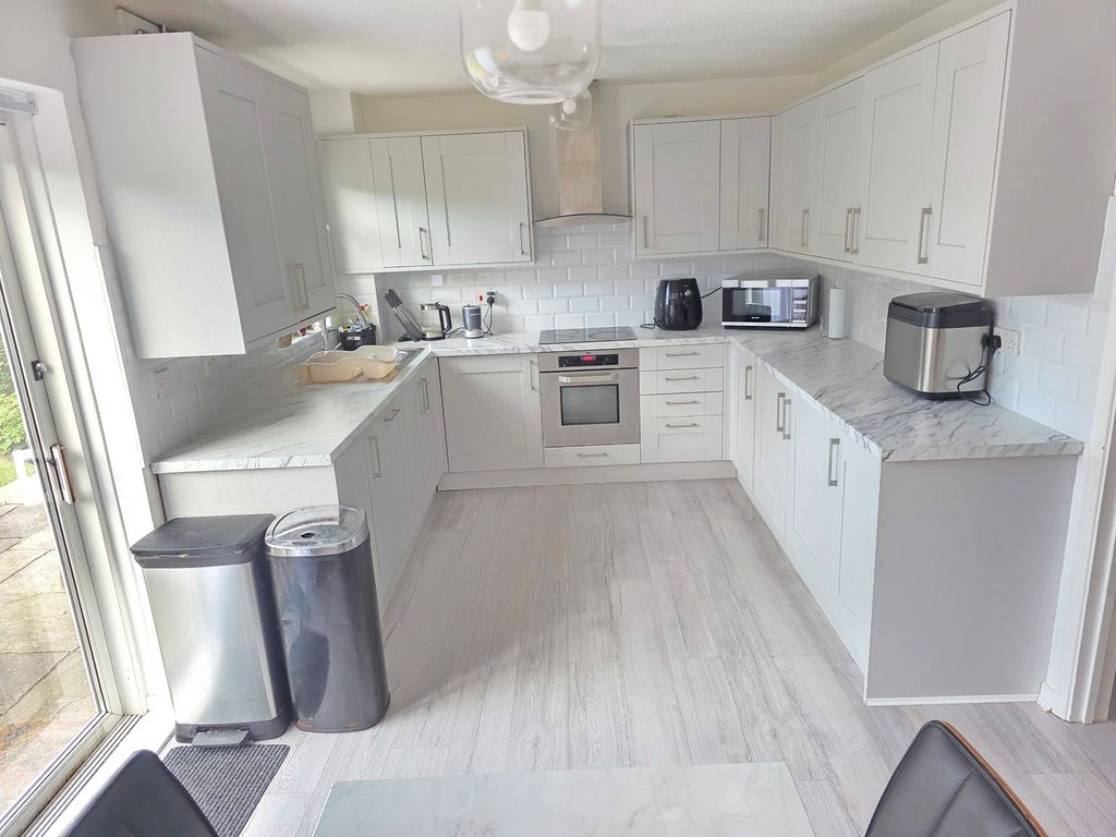 Property photo 2 of 23 Kitchen / Dining Room