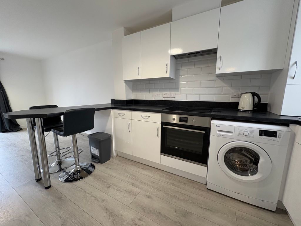 Property photo 3 of 12 Kitchen
