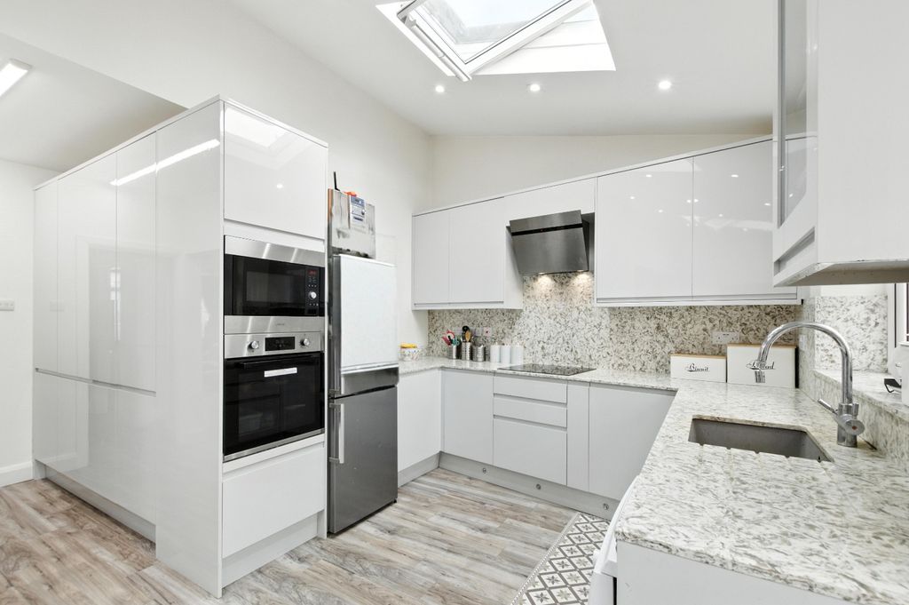 Property photo 2 of 20 4474903