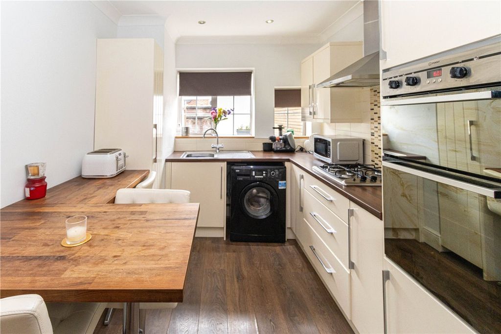 Property photo 3 of 12 Kitchen