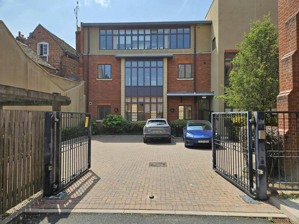 Property photo 2 of 8 Image 3